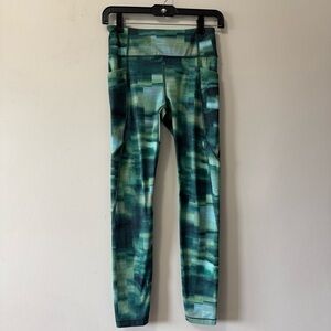 Athleta Green Performance Leggings with Artistic Pattern